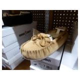 5 pair Minnetonka women 5 pair Minnetonka women