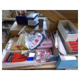 2 boxes: jewelry display items 2 boxes: jewelry display items
