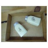 Art Deco salt & pepper (base cracked on salt) Art Deco salt & pepper (base cracked on salt)