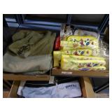 2 shelves: 2XL hoodies - hot pads - raincoats 2 shelves: 2XL hoodies - hot pads - raincoats