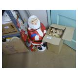 Lot of Christmas decor: damaged plastic Santa - ca