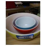 3 vintage Pyrex bowls 3 vintage Pyrex bowls