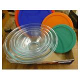 Set of 4 Pyrex Bowls w/Lids