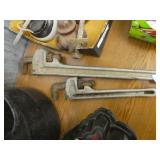 2 Pipe Wrenches