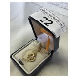 Necklace marked 10k - approximately 1 gram