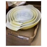 Pyrex set  bowls