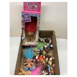 Troll & raisin figures