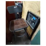 Metal chair and 2 TV trays