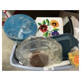 Assorted tryï¿½s, mixing utinsels