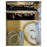 Flat jewelry - Coro, Danbury Mint & cultured