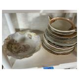 2 Shelves Dishes