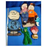 6 stuffed dolls