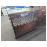 Vintage display case, 25x46x42"