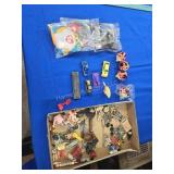 Flat of knicknacks