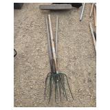 3 pitch forks