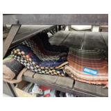 Placemats and 2 rugs