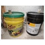 Hydraulic fluid 2 containers