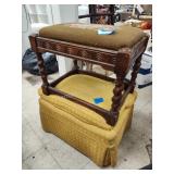 2 ottomans
