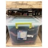 1 tote clothes