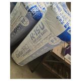 R-19u unfaced batts of insulation