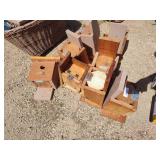 8 bird feeders