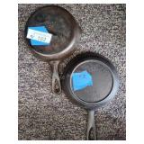 2 Cast iron pans