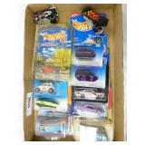 11 die cast Hot Wheels: 2 loose buses ; 9 MOC