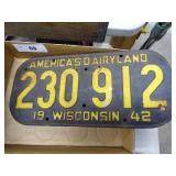 1942 Wis license plate