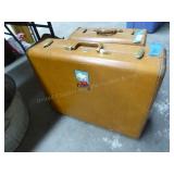 2 vintage suitcases