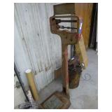 Vintage Peoples scale (approx. 71" H)