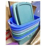 7 plastic totes w/ lids