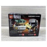 LEGO brick heads the child and the mandalorian