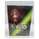 Princess Leia and R2D2 as jabbas prisoners still