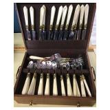 SET OF HAMPTON SILVERSMITH 033 FLATWARE SERVICE