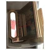 TOTE OF VARIOUS PICTURES AND FRAMES