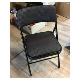 FOLDING CHAIR WITH PADDED SEAT