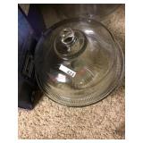 Glass cake plate with dome lid