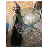 Tote w/ buicut jar/ salad bowl/ misc. glass