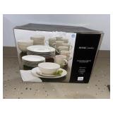Home studio dish ware set