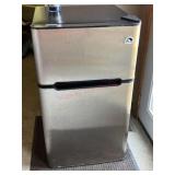 Igloo door refrigerator