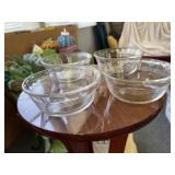 4 Pyrex bowls