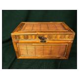 Box for linens includes 2 linen napkins