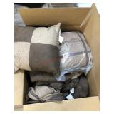 Twin/full comforter bed set