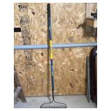Fiberglass handle rake