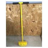 Metal edging tool