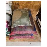 14.1L pea gravel and 3 bags 42.47L mulch