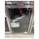 Scratch/dent Newair  beverage cooler