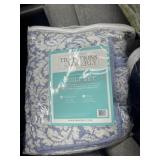 Traditions queen comforter set