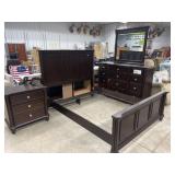 New 5pc queen size bedroom set