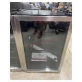 Scratch/dent Newair  beverage cooler